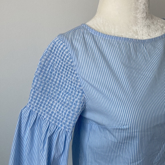 Vineyard Vines Woven Top Smocked Flu Hydrangea - Picture 2 of 7